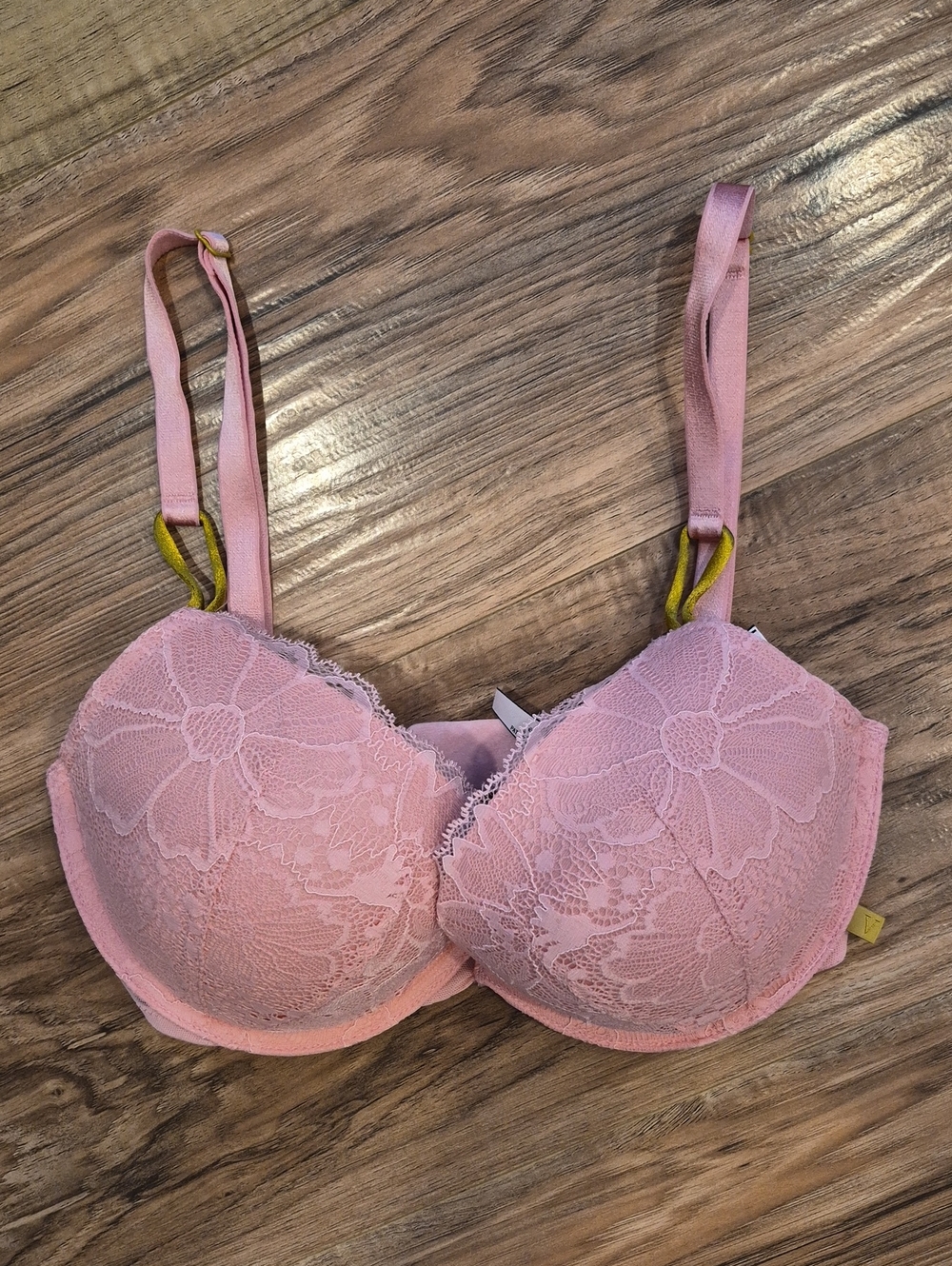 Victoria's Secret - NWOT Pink Lace Underwire Bra